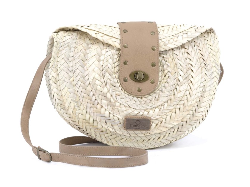 Bandolera de palma redonda con solapa grande